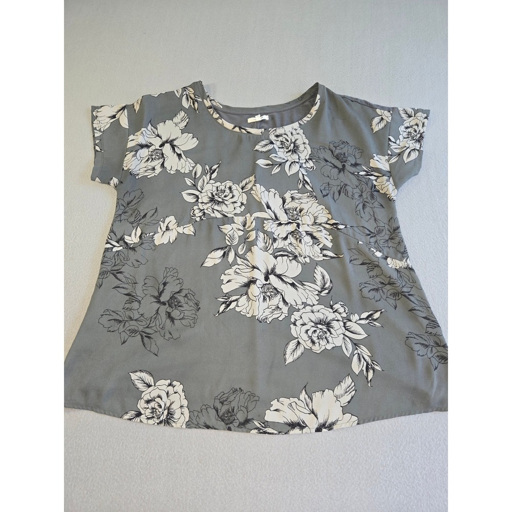 Maurices Blouse Womens Large Gray Floral Mixed Media Short Sleeve Round Neck Top